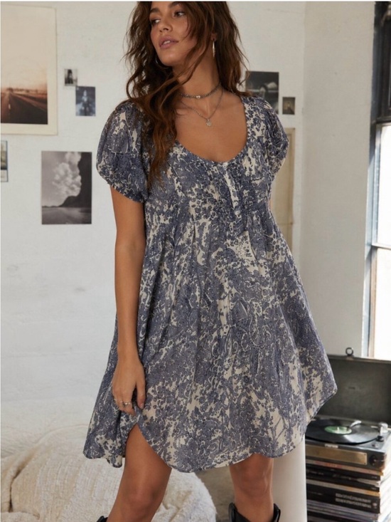 Kimchi Blue Dresses & Skirts - Kimchi Blue Paisley Babydoll Dress Medium